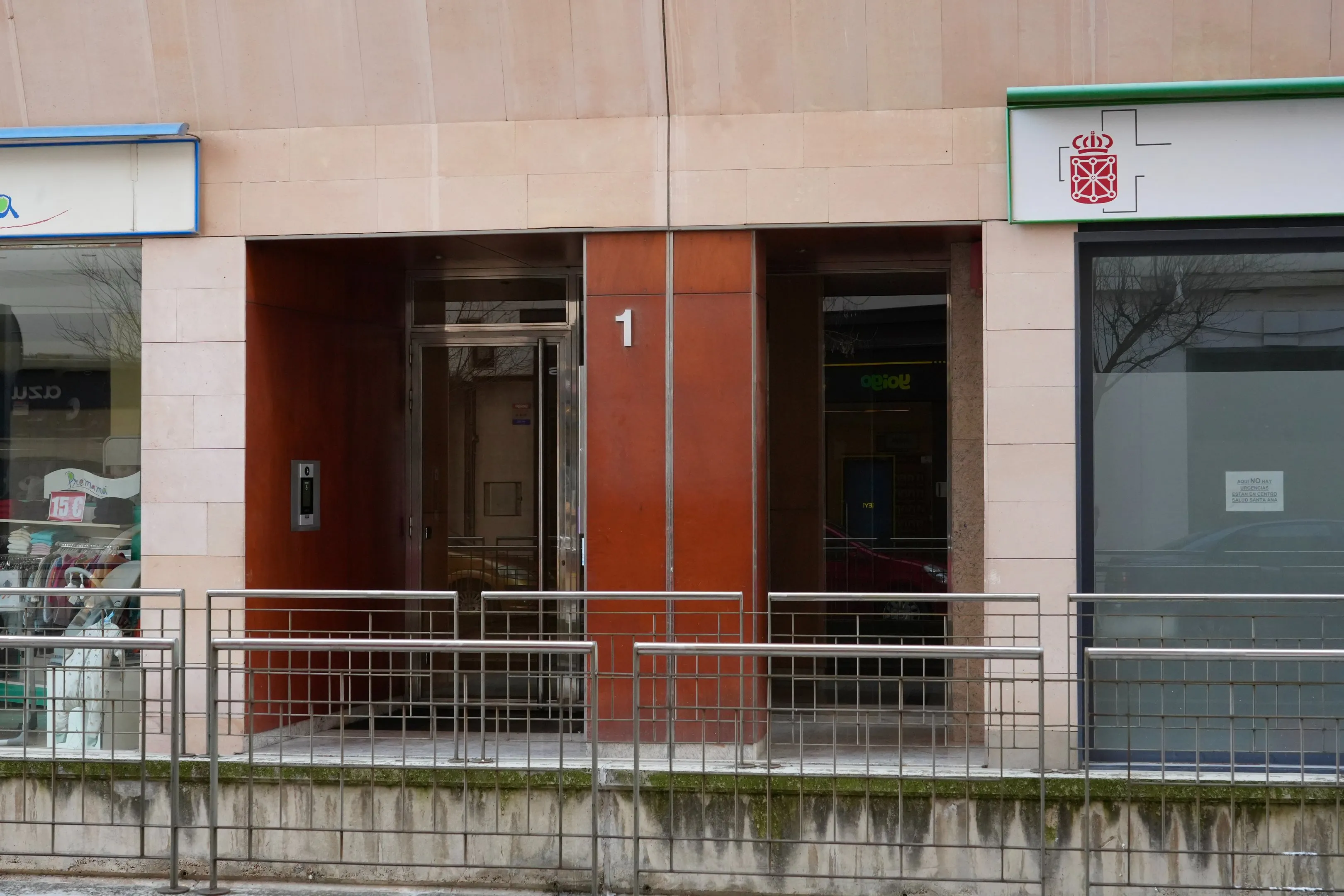 Portal de la clínica en C/ Fernando Remacha 1, Esc. 1, 3ºC, Tudela