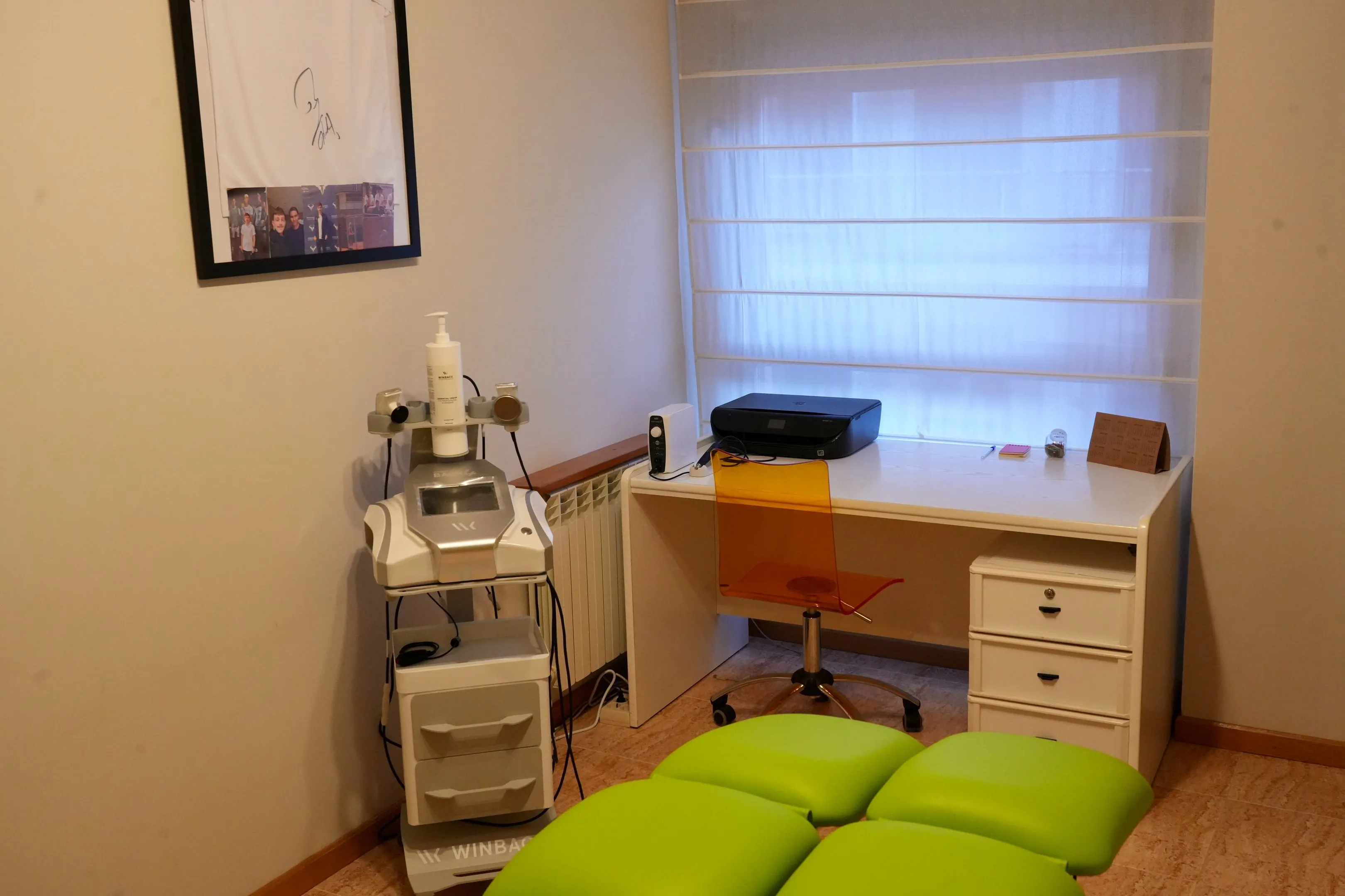 Sala con equipo de diatermia Winback
